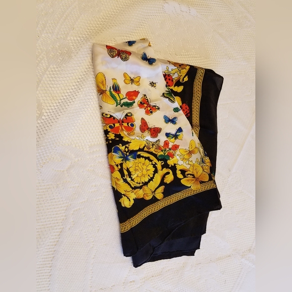 Beautiful Vintage Foulard Scarf Lady Bug Butterfly Floral Pure Silk - Picture 9 of 11